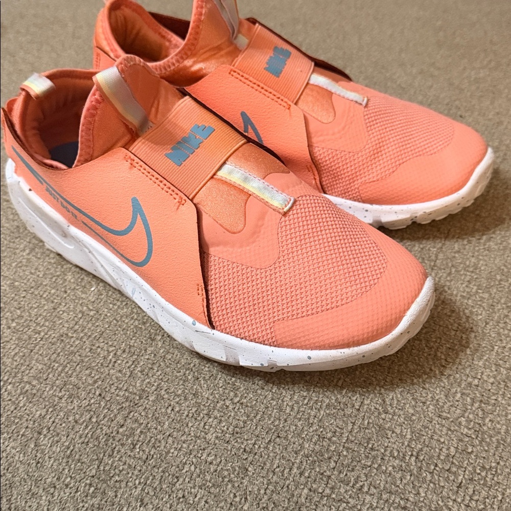 Nike Kids Coral Slip-On Sneakers - Picture 4 of 6